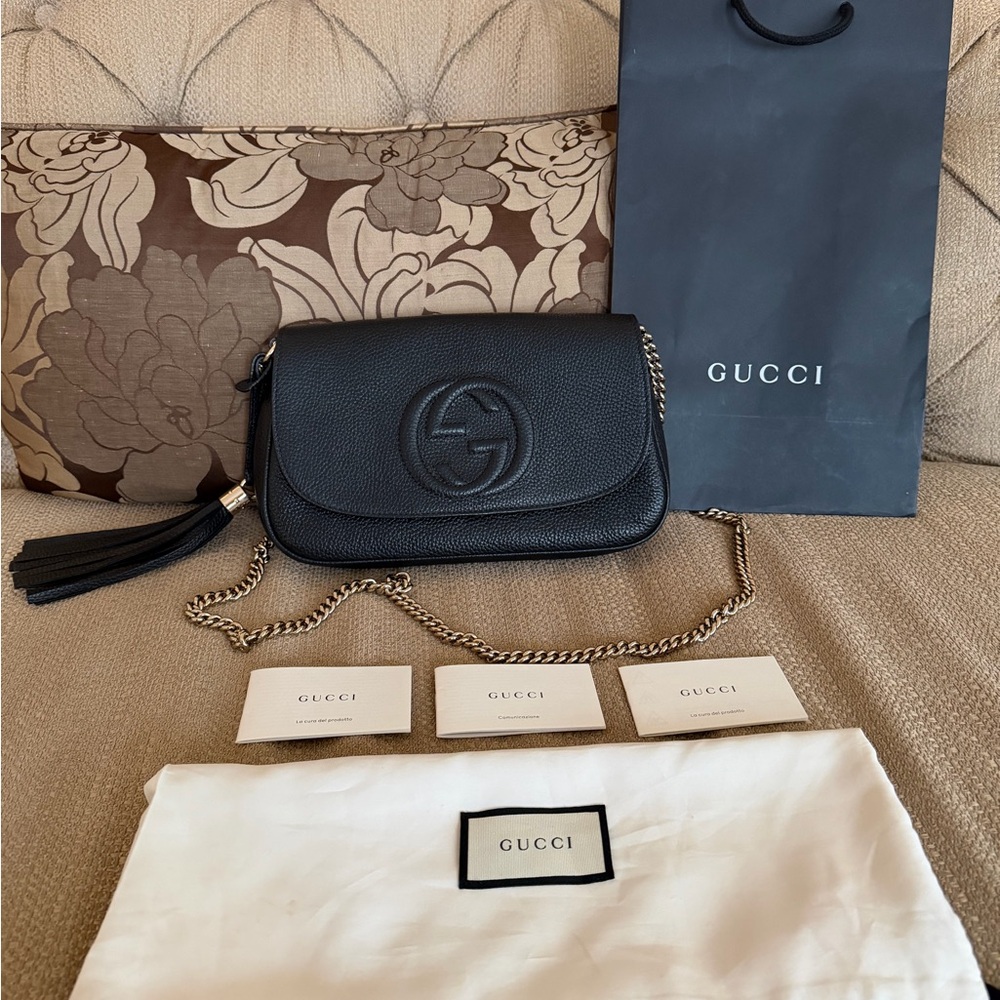 Gucci Black Pebbled Leather Shoulder Bag with Tassel and Gold Chain